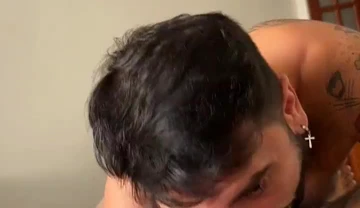 Peludao dotado maltrata cuzinho