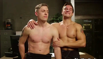 BDSM cop releases prisoner for cocksucking