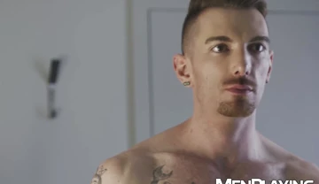 Muscular hunk King Heart jacks off to relieve frustration