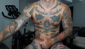 Heavily Tattooed Guy Cums on His Thigh