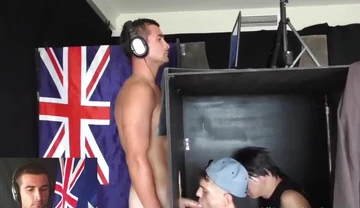 Everybody wants a taste in this oral threesome codacolours